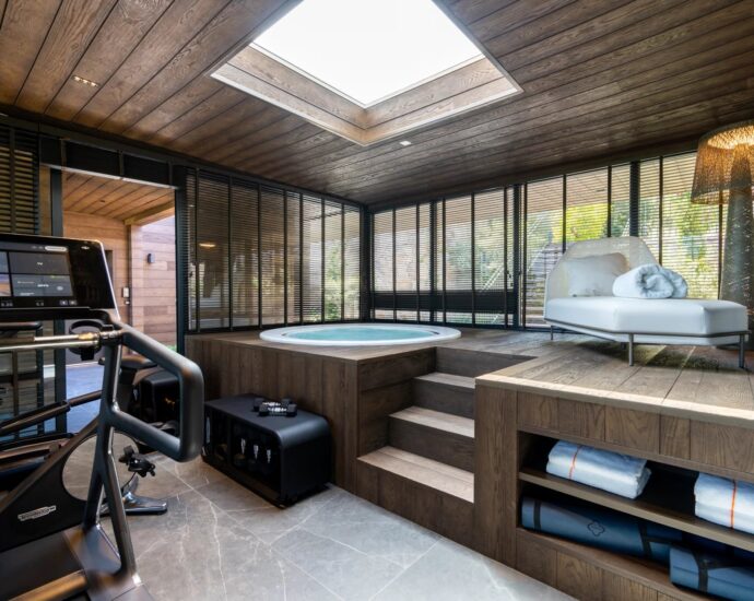 Caramontino, Villa-Hotel with Sea View, 8 Bedrooms with Private Pools, Swimming Pool, Walking Distance to the Beach