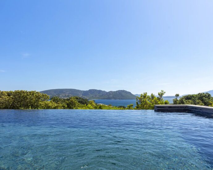 Domaine de Cala Rossa, villa  vue mer, 5 chambres, piscine chauffée, plage à pieds