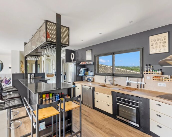 Pianottoli-Caldarello, Villa with Panoramic Sea Views, 7 Bedrooms, Pool, Jacuzzi, Walking Distance to the Beach