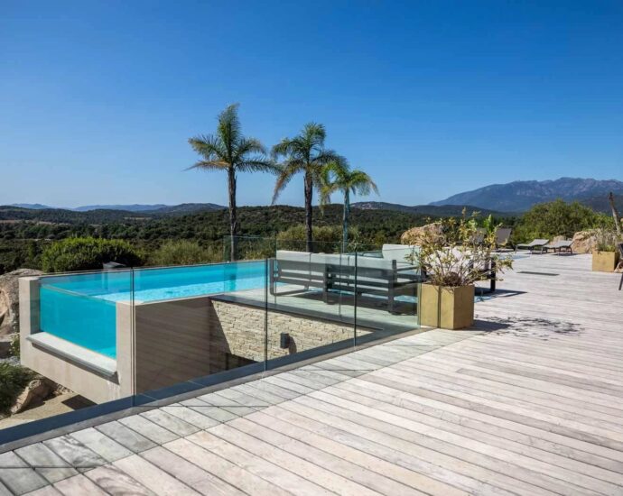 Porto-Vecchio, Villa 4 chambres, Vue panoramique mer et montagnes, piscine chauffée, proche plages