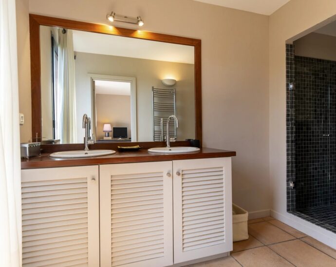 Porto Vecchio, Domaine de Cala Rossa, villa 6 chambres, piscine, vue mer, plage à pieds