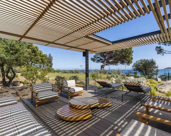 Caramontino, Domaine d&rsquo;Arinella, villa 7 chambres, pied dans l&rsquo;eau, piscine, vue mer panoramique, plage à pied