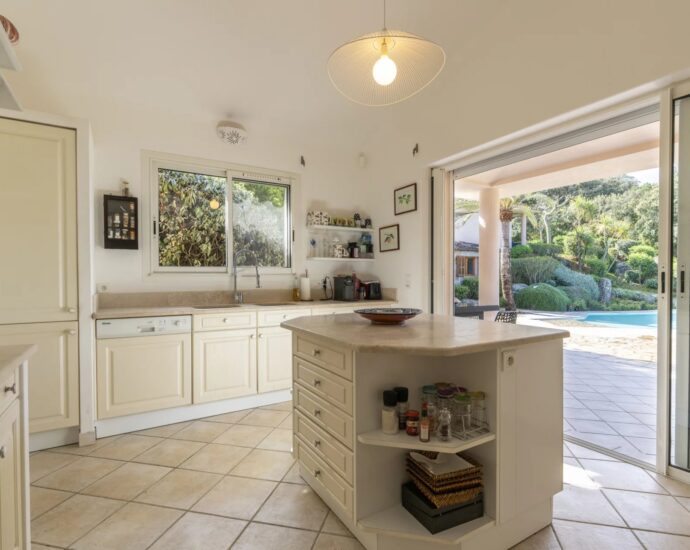 Porto-Vecchio, Domaine de Cala Rossa, villa 4 chambres, piscine, plage à pied