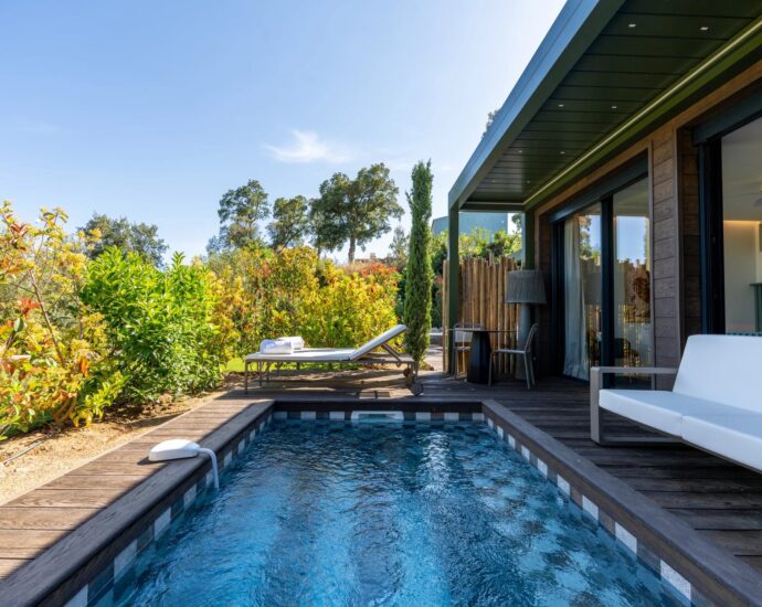 Caramontino, Villa-Hotel with Sea View, 8 Bedrooms with Private Pools, Swimming Pool, Walking Distance to the Beach