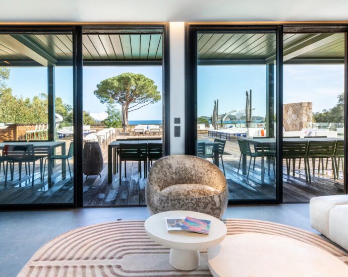 Caramontino, Villa-Hotel with Sea View, 8 Bedrooms with Private Pools, Swimming Pool, Walking Distance to the Beach