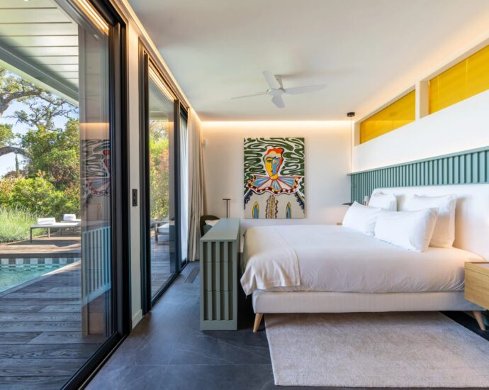 Caramontino, Villa-Hotel with Sea View, 8 Bedrooms with Private Pools, Swimming Pool, Walking Distance to the Beach