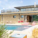 Bonifacio, 5-Bedroom Villa with Heated Pool, Golf Practice Area, Panoramic Mountain Views, Close to Beaches