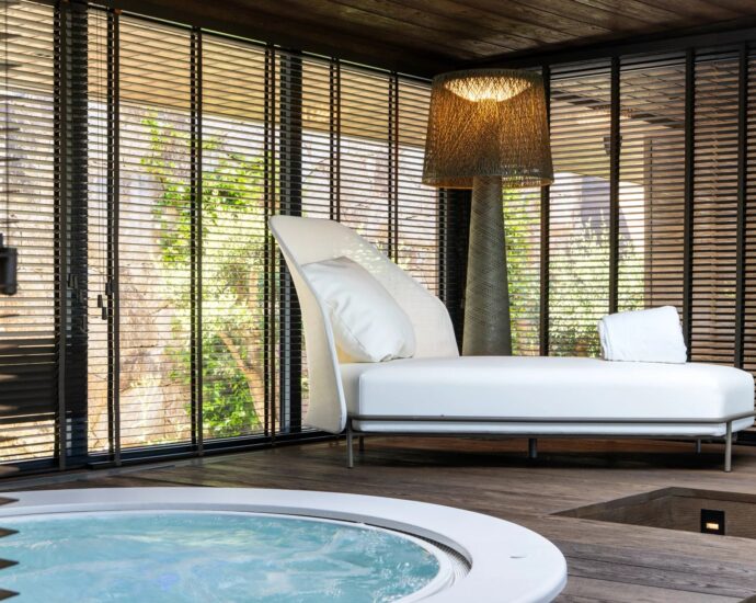 Caramontino, Villa-Hotel with Sea View, 8 Bedrooms with Private Pools, Swimming Pool, Walking Distance to the Beach