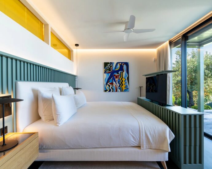 Caramontino, Villa-Hotel with Sea View, 8 Bedrooms with Private Pools, Swimming Pool, Walking Distance to the Beach