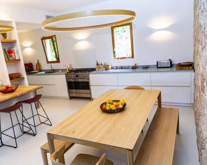 Pigna, villa d&rsquo;architecte, 4 chambres, piscine, vue village et montagnes, proche plage