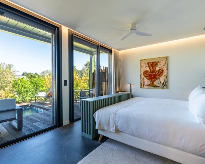 Caramontino, Villa-Hotel with Sea View, 8 Bedrooms with Private Pools, Swimming Pool, Walking Distance to the Beach