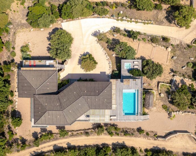 Pianottoli-Caldarello, Villa with Panoramic Sea Views, 7 Bedrooms, Pool, Jacuzzi, Walking Distance to the Beach