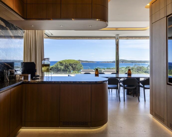 Caramontino, 7 bedroom villa, swimming pool, sea view, beach on foot