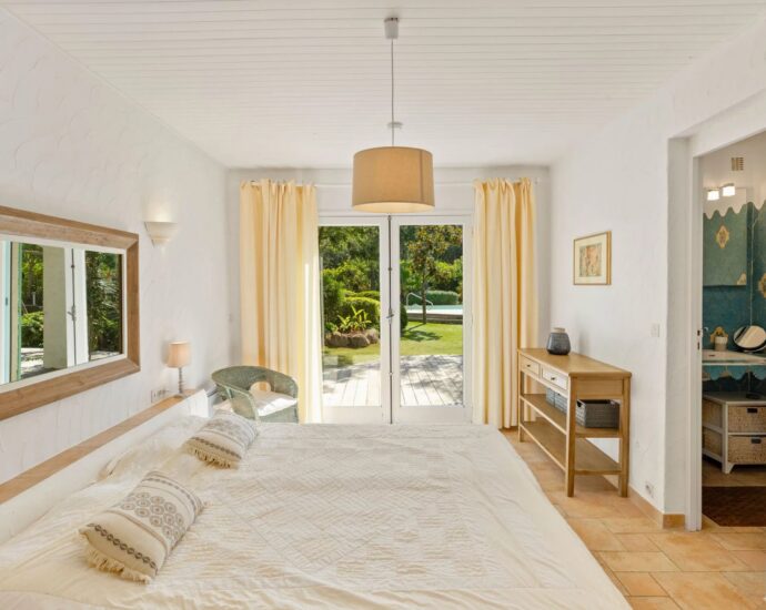 Porto Vecchio, Domaine de Cala Rossa, Villa 5 chambres, piscine chauffée, plage à pied