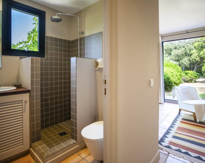 Porto Vecchio, Domaine de Cala Rossa, villa 6 chambres, piscine, vue mer, plage à pieds