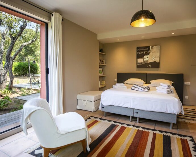 Porto Vecchio, Domaine de Cala Rossa, villa 6 chambres, piscine, vue mer, plage à pieds