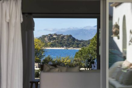 Porto-Vecchio, Domaine de Cala Rossa, villa pied dans l’eau, vue mer panoramique, 5 chambres, plage à pied