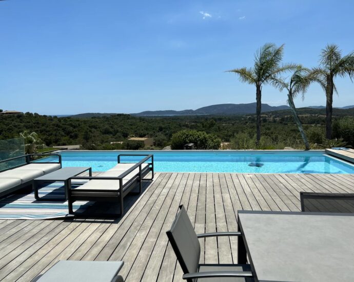Porto-Vecchio, Villa 4 chambres, Vue panoramique mer et montagnes, piscine chauffée, proche plages