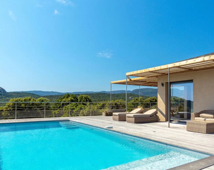 Pianottoli-Caldarello, Villa with Panoramic Sea Views, 7 Bedrooms, Pool, Jacuzzi, Walking Distance to the Beach