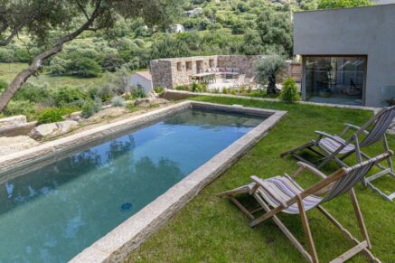 Pigna, villa d&rsquo;architecte, 4 chambres, piscine, vue village et montagnes, proche plage