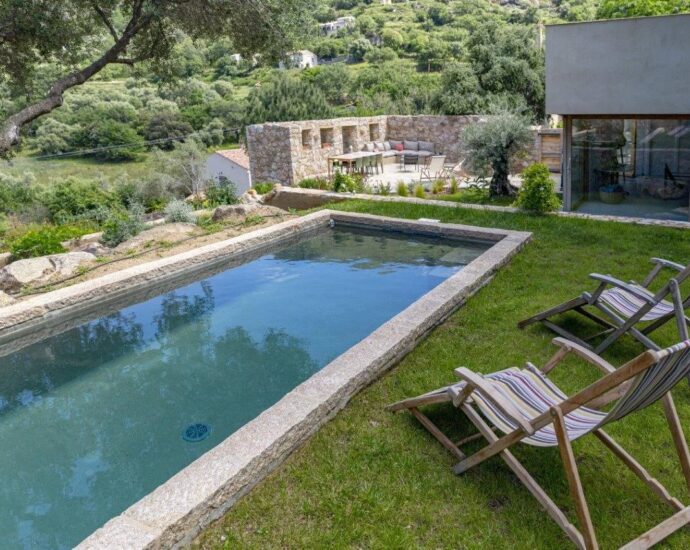 Pigna, villa d&rsquo;architecte, 4 chambres, piscine, vue village et montagnes, proche plage