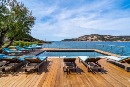 Galéria, Private Estate, Waterfront Villa, 8 Bedrooms, Panoramic Sea View, Heated Pool, Close to Calvi