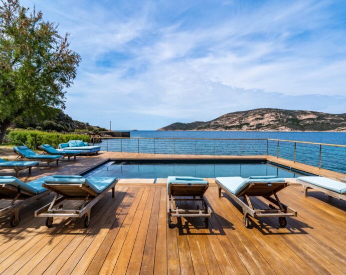Galéria, Private Estate, Waterfront Villa, 8 Bedrooms, Panoramic Sea View, Heated Pool, Close to Calvi
