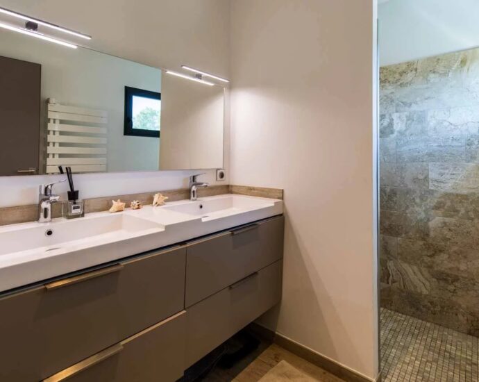 Porto-Vecchio, Villa 4 chambres, Vue panoramique mer et montagnes, piscine chauffée, proche plages