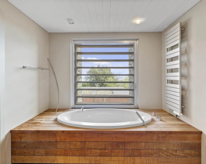 Palombaggia, villa pied dans l&rsquo;eau, 7 chambres, piscine à débordement, vue mer panoramique, plage à pied