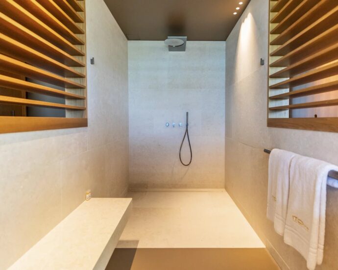 Caramontino, 7 bedroom villa, swimming pool, sea view, beach on foot