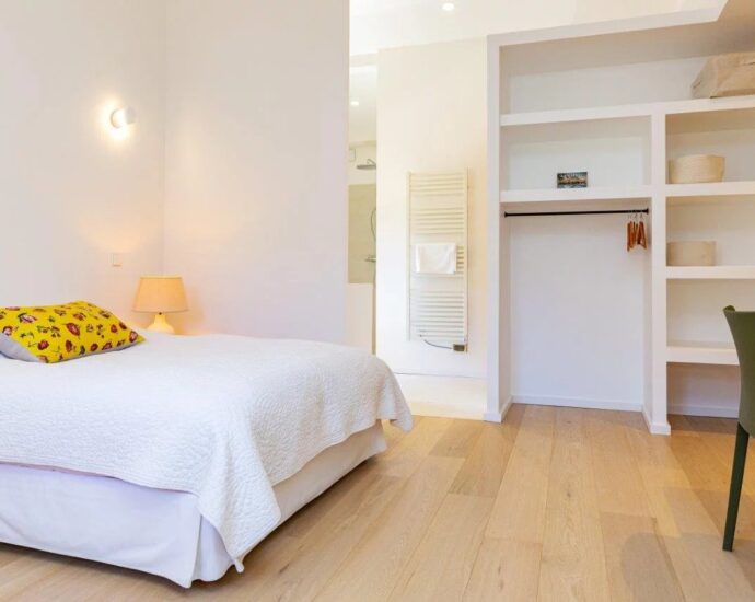 Pigna, villa d&rsquo;architecte, 4 chambres, piscine, vue village et montagnes, proche plage