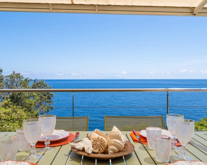 Erbalunga, Villa 6 chambres, pied dans l&rsquo;eau, vue mer panoramique, piscine