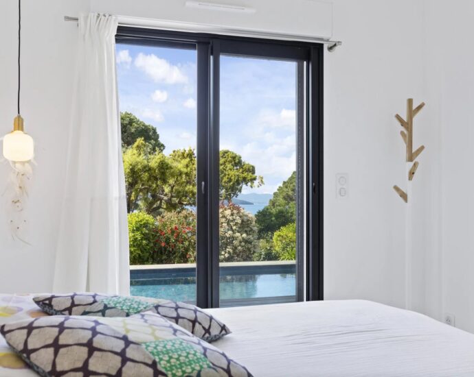 Porto-Vecchio, Domaine de Cala Rossa, villa 6 chambres, piscine et plage à pied, Villa Cala Rossa