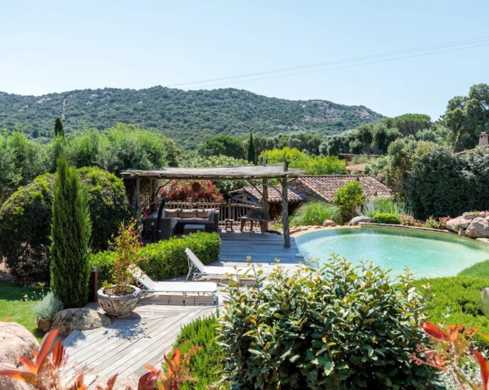 Porto-Vecchio, Palombaggia, sheepfold type villa, 3 bedrooms, pool, close to the beach