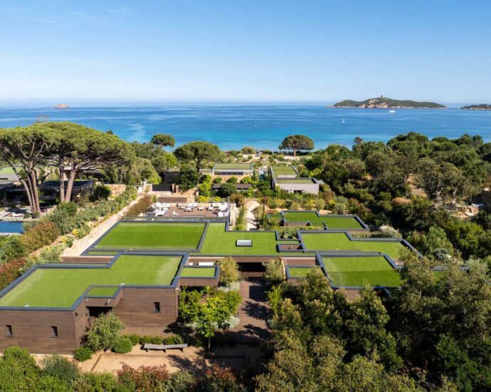 Caramontino, Villa-Hotel with Sea View, 8 Bedrooms with Private Pools, Swimming Pool, Walking Distance to the Beach