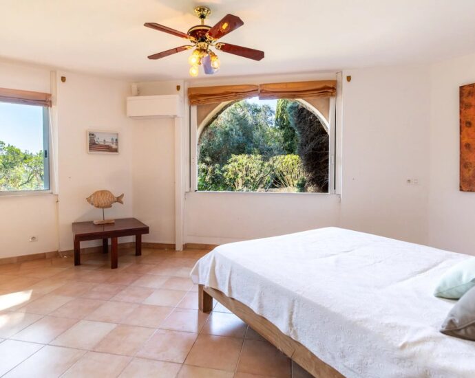 Capicciola, villa 5 chambres, piscine, vue mer, plage à pied