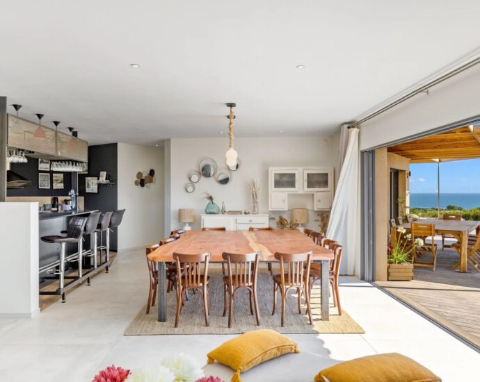 Pianottoli-Caldarello, Villa with Panoramic Sea Views, 7 Bedrooms, Pool, Jacuzzi, Walking Distance to the Beach