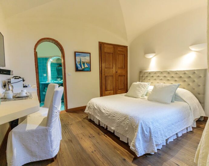 Bonifacio, Cala Longa , Villa 6 rooms, swimming pool, sea view, RL357 Marina Di Cavu