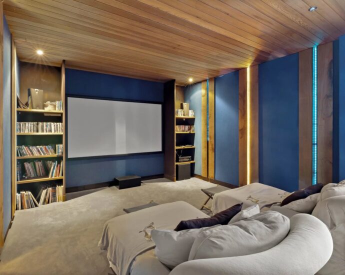 Palombaggia, villa pied dans l&rsquo;eau, 7 chambres, piscine à débordement, vue mer panoramique, plage à pied