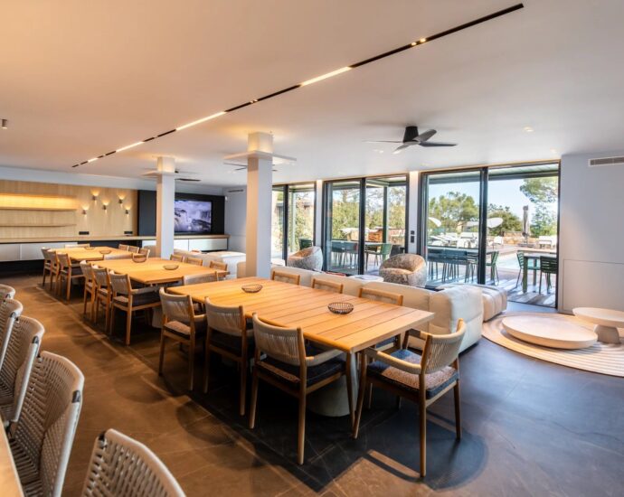 Caramontino, Villa-Hotel with Sea View, 8 Bedrooms with Private Pools, Swimming Pool, Walking Distance to the Beach