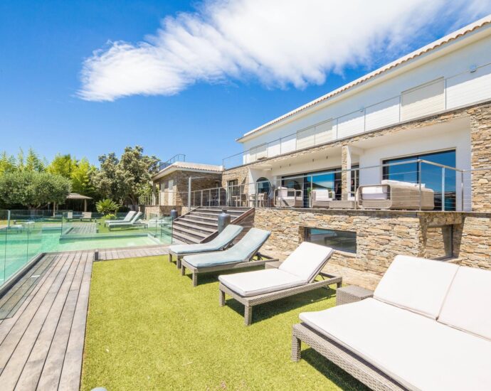 Porto-Vecchio, Golfo di sogno, villa pied dans l&rsquo;eau, 6 chambres, vue mer panoramique, accès mer