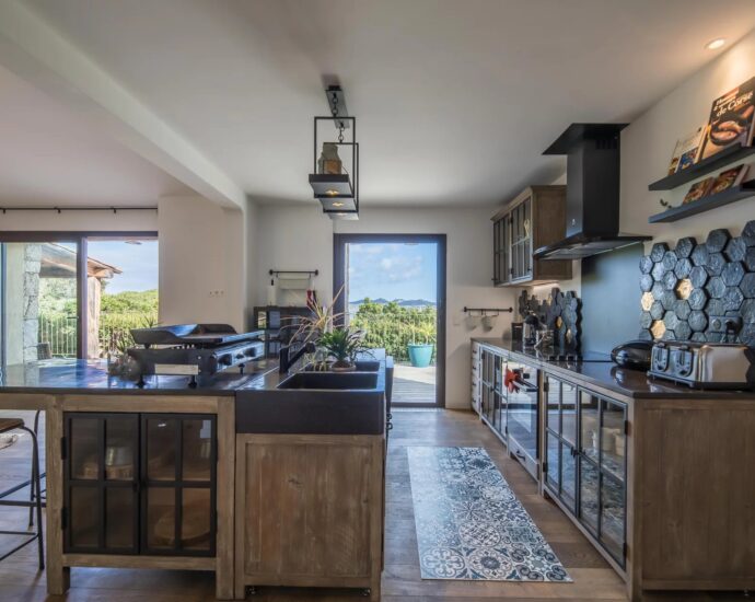 Bonifacio, Santa Manza, Sea View Villa, 4 Bedrooms, Pool, Walking Distance to the Beach