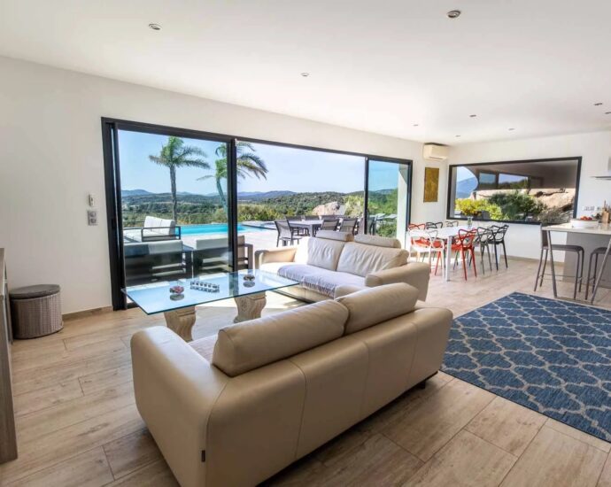 Porto-Vecchio, Villa 4 chambres, Vue panoramique mer et montagnes, piscine chauffée, proche plages