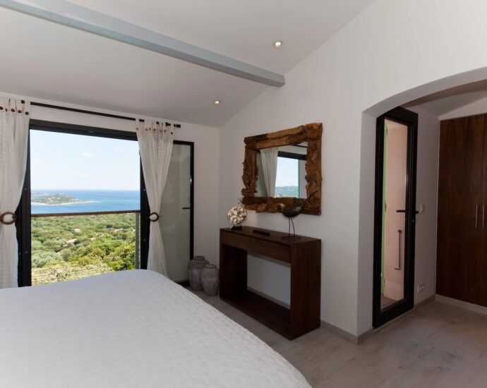 Porto-Vecchio, Villa vue mer panoramique, 4 chambres, piscine, proche plage