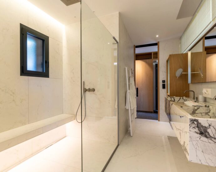 Caramontino, Villa-Hotel with Sea View, 8 Bedrooms with Private Pools, Swimming Pool, Walking Distance to the Beach