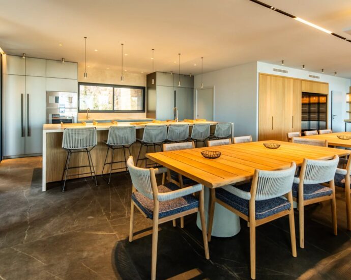 Caramontino, Villa-Hotel with Sea View, 8 Bedrooms with Private Pools, Swimming Pool, Walking Distance to the Beach