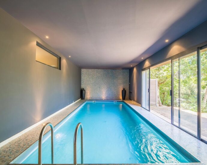 Porto-Vecchio, Golfo di sogno, villa pied dans l&rsquo;eau, 6 chambres, vue mer panoramique, accès mer