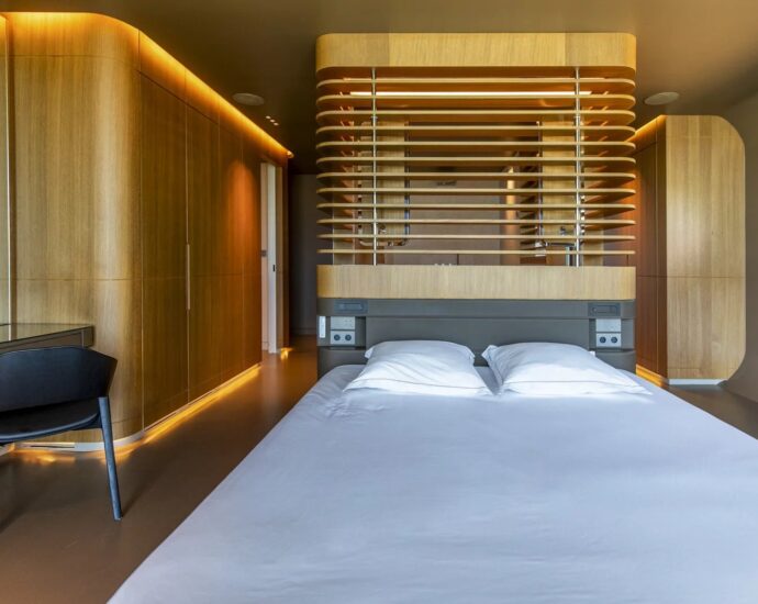 Caramontino, 7 bedroom villa, swimming pool, sea view, beach on foot