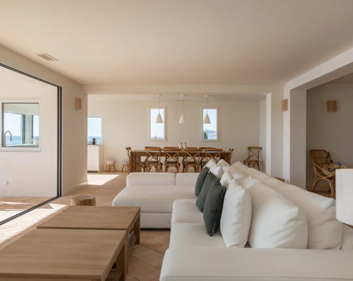 Sagone, Villa pieds dans l&rsquo;eau, 6 chambres, vue mer panoramique, accès plage à pied