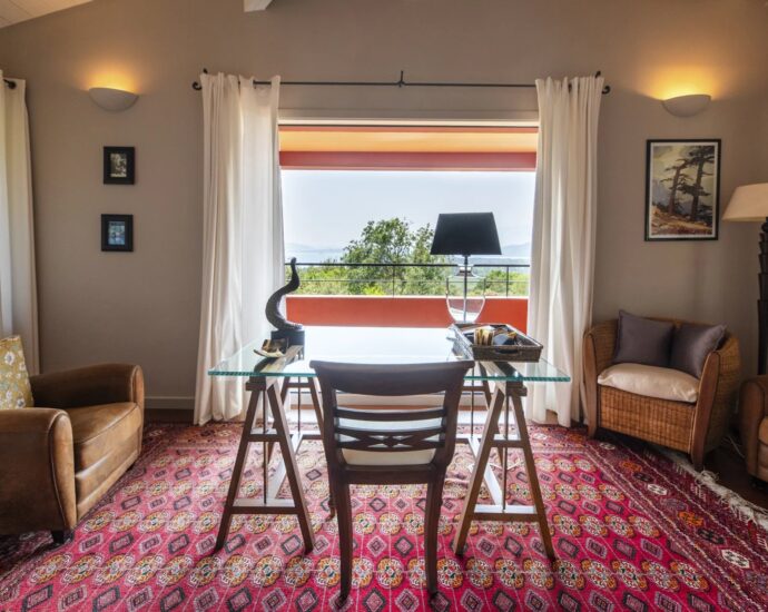 Porto Vecchio, Domaine de Cala Rossa, villa 6 chambres, piscine, vue mer, plage à pieds